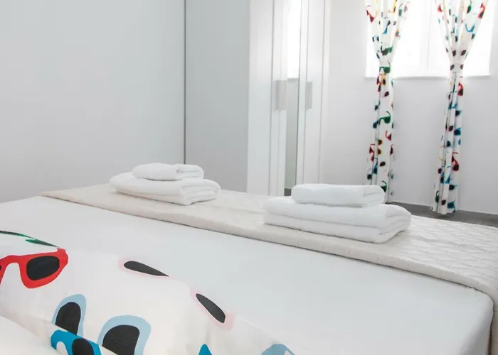 Lora * Brodarica (Sibenik-Knin)