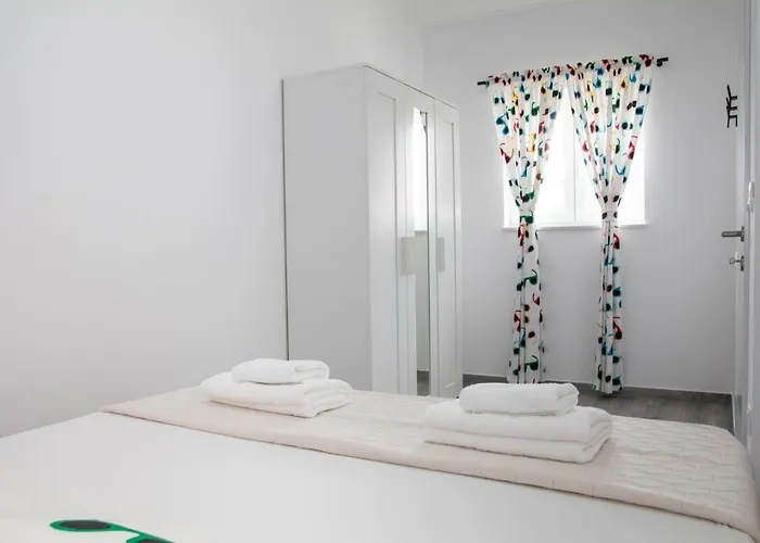 Lora * Brodarica (Sibenik-Knin)